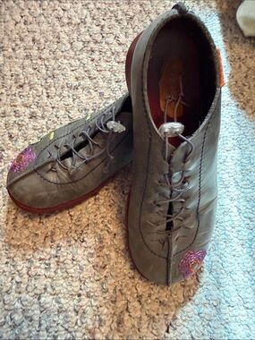 Gray Leather Lace-Up Floral Accent Flats